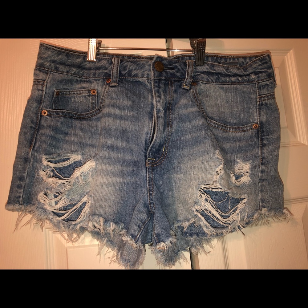 AMERICAN EAGLE HIGH-WAISTED DISTRESSED SHORTS